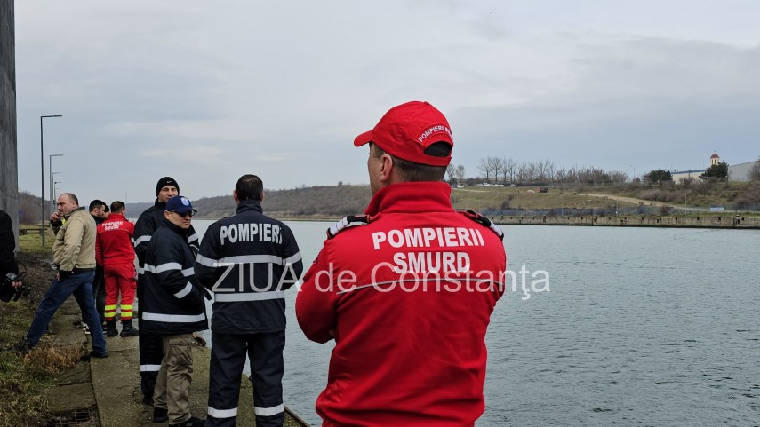 foto video cautarile fetei care ar fi cazut de pe podul de la agigea in canalul dunare marea neagra reluate foto video cautarile fetei care ar fi cazut de pe podul de la agigea in canalul dunare marea neagra reluate