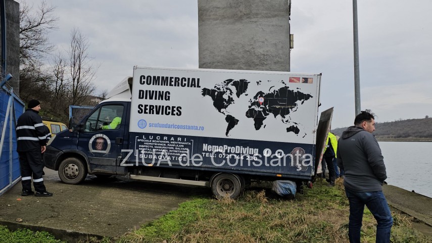 foto video cautarile fetei care ar fi cazut de pe podul de la agigea in canalul dunare marea neagra reluate foto video cautarile fetei care ar fi cazut de pe podul de la agigea in canalul dunare marea neagra reluate