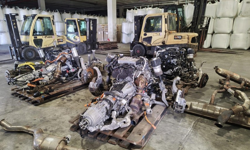 foto video trei autoturisme furate si dezmembrate in valoare de aproximativ 320 000 de euro depistate foto video trei autoturisme furate si dezmembrate in valoare de aproximativ 320 000 de euro depistate