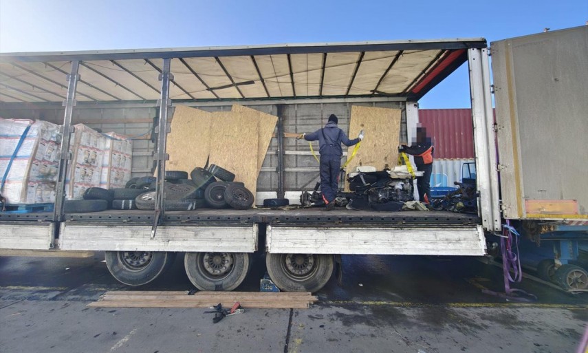 foto video trei autoturisme furate si dezmembrate in valoare de aproximativ 320 000 de euro depistate foto video trei autoturisme furate si dezmembrate in valoare de aproximativ 320 000 de euro depistate