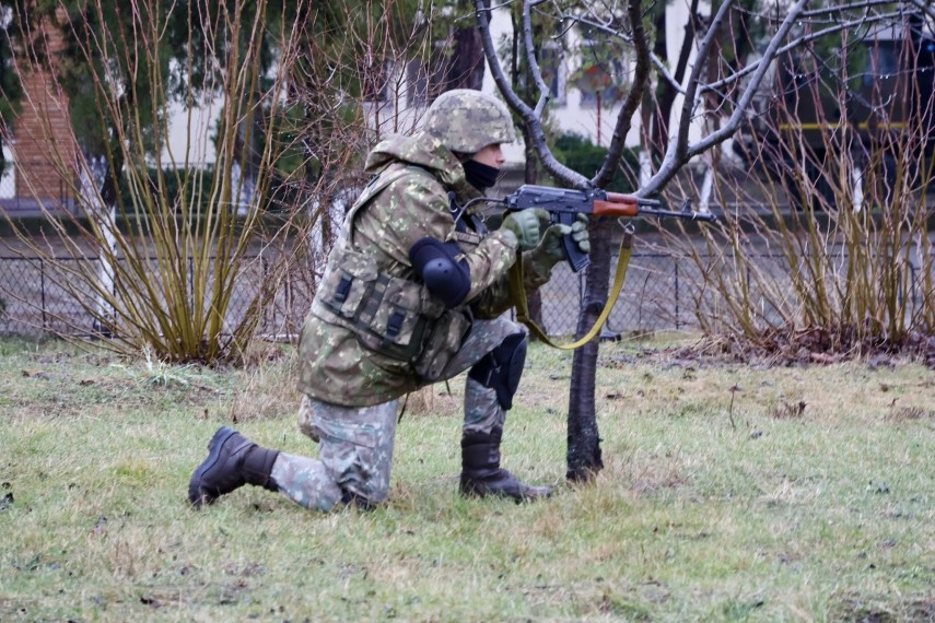 militarii batalionului 348 aparare antiaeriana dobrogea instruiti in acordarea primului ajutor camarazilor militarii batalionului 348 aparare antiaeriana dobrogea instruiti in acordarea primului ajutor camarazilor