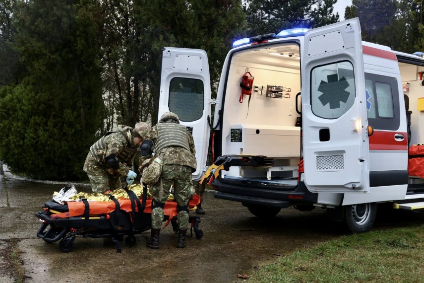 militarii batalionului 348 aparare antiaeriana dobrogea instruiti in acordarea primului ajutor camarazilor militarii batalionului 348 aparare antiaeriana dobrogea instruiti in acordarea primului ajutor camarazilor