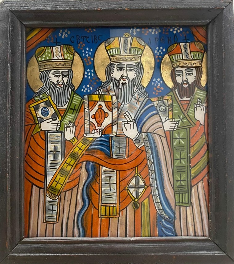 Sursa foto: Facebook/ Muzeul de Artă Populară Constanța/ icoană cu tema „Sfinții Trei Ierarhi”, pictată pe sticlă în secolul al XIX-lea, în centrul transilvănean Șcheii Brașovului