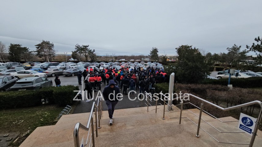 stiri constanta azi foto protest la rafinaria petromidia zeci de angajati s au adunat 925954 stiri constanta azi foto protest la rafinaria petromidia zeci de angajati s au adunat 925954