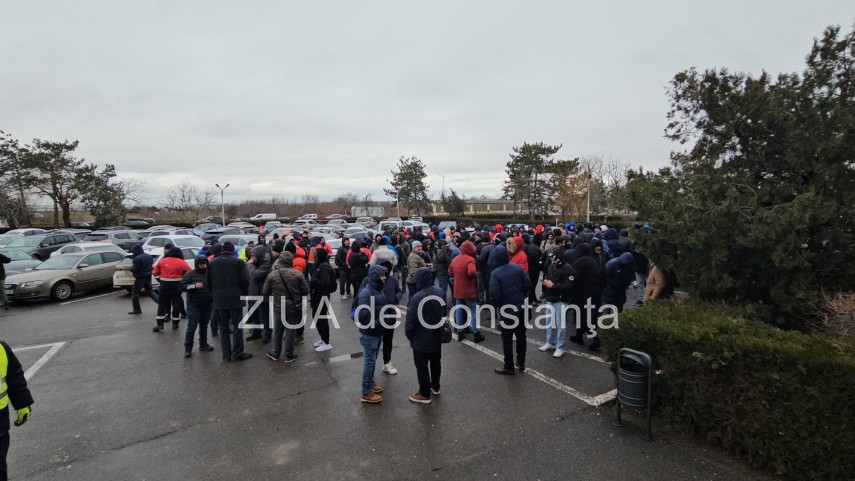 stiri constanta azi foto protest la rafinaria petromidia zeci de angajati s au adunat 925954 stiri constanta azi foto protest la rafinaria petromidia zeci de angajati s au adunat 925954