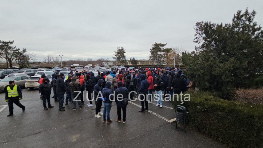 stiri constanta azi foto protest la rafinaria petromidia zeci de angajati s au adunat 925954 stiri constanta azi foto protest la rafinaria petromidia zeci de angajati s au adunat 925954
