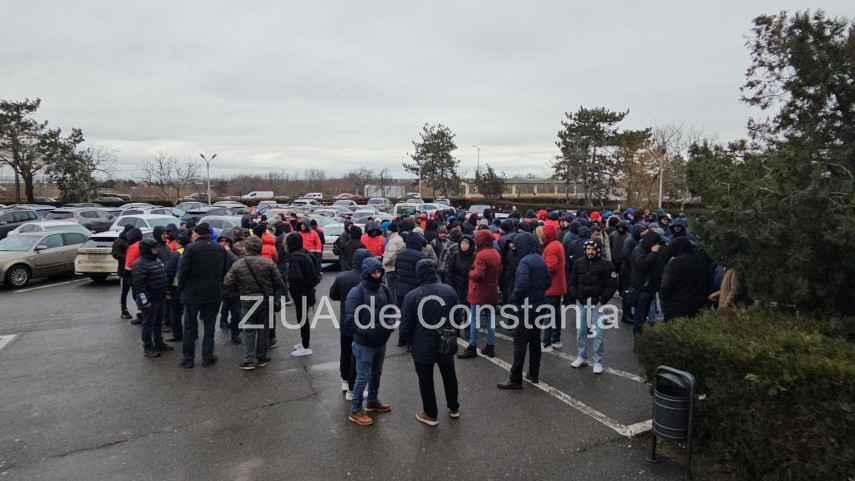 stiri constanta azi foto protest la rafinaria petromidia zeci de angajati s au adunat 925954 stiri constanta azi foto protest la rafinaria petromidia zeci de angajati s au adunat 925954