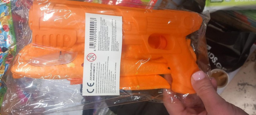 foto de la alimente alterate la jucarii periculoase ce au descoperit comisarii anpc in urma controalelor foto de la alimente alterate la jucarii periculoase ce au descoperit comisarii anpc in urma controalelor