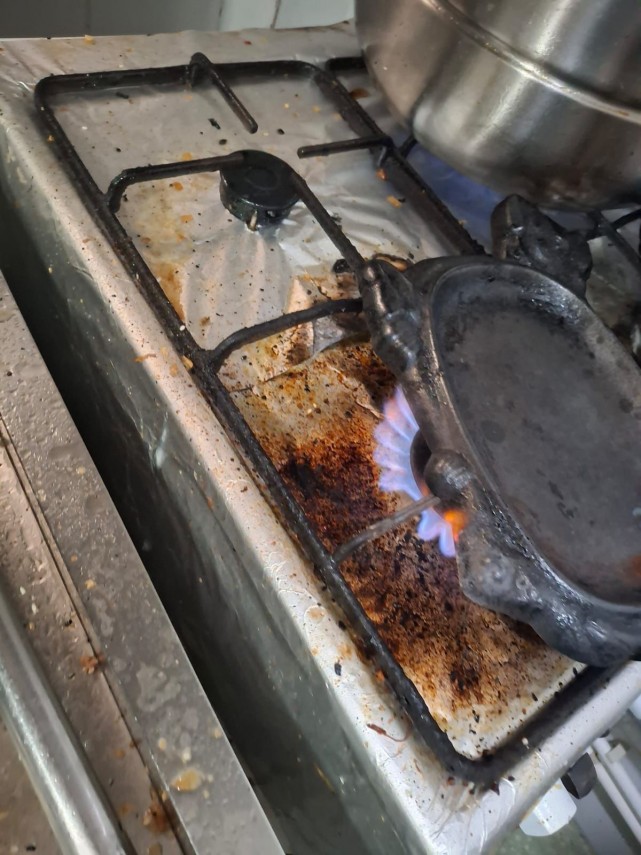 foto de la alimente alterate la jucarii periculoase ce au descoperit comisarii anpc in urma controalelor foto de la alimente alterate la jucarii periculoase ce au descoperit comisarii anpc in urma controalelor