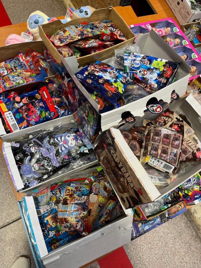 foto de la alimente alterate la jucarii periculoase ce au descoperit comisarii anpc in urma controalelor foto de la alimente alterate la jucarii periculoase ce au descoperit comisarii anpc in urma controalelor