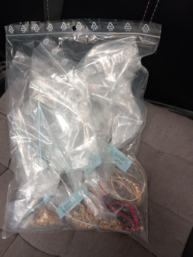 foto de la alimente alterate la jucarii periculoase ce au descoperit comisarii anpc in urma controalelor foto de la alimente alterate la jucarii periculoase ce au descoperit comisarii anpc in urma controalelor