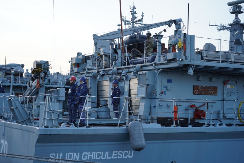 foto vanatorul de mine m 270 sublocotenent ion ghiculescu a plecat din portul militar constanta in misiune foto vanatorul de mine m 270 sublocotenent ion ghiculescu a plecat din portul militar constanta in misiune