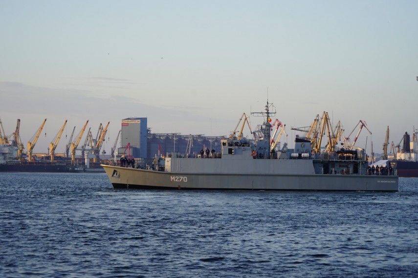 foto vanatorul de mine m 270 sublocotenent ion ghiculescu a plecat din portul militar constanta in misiune foto vanatorul de mine m 270 sublocotenent ion ghiculescu a plecat din portul militar constanta in misiune