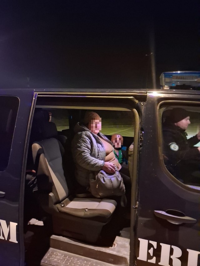 foto jandarmii din constanta au intervenit pentru salvarea unei familii implicate intr un accident pe foto jandarmii din constanta au intervenit pentru salvarea unei familii implicate intr un accident pe