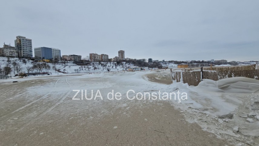 fotoreportaj video ninsoarea viscolul si nisipul autorii unui peisaj impresionant pe plaja modern din fotoreportaj video ninsoarea viscolul si nisipul autorii unui peisaj impresionant pe plaja modern din