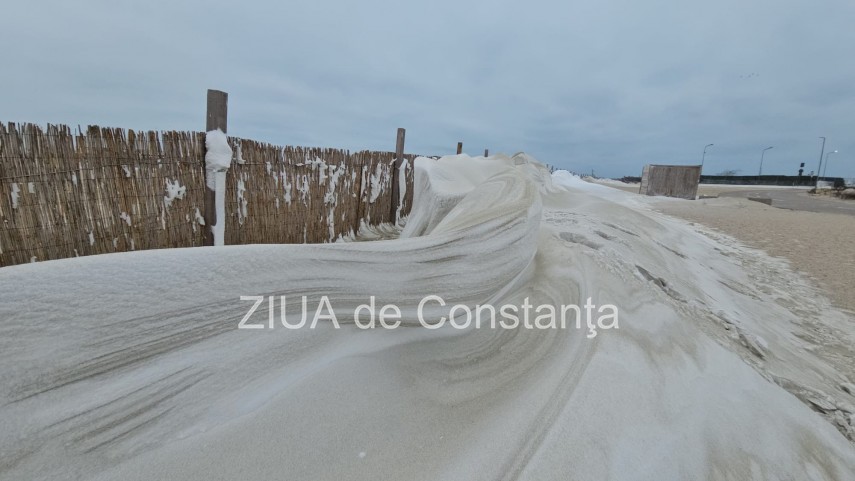 fotoreportaj video ninsoarea viscolul si nisipul autorii unui peisaj impresionant pe plaja modern din fotoreportaj video ninsoarea viscolul si nisipul autorii unui peisaj impresionant pe plaja modern din