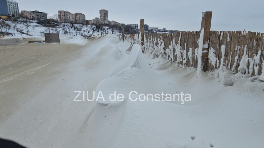 fotoreportaj video ninsoarea viscolul si nisipul autorii unui peisaj impresionant pe plaja modern din fotoreportaj video ninsoarea viscolul si nisipul autorii unui peisaj impresionant pe plaja modern din