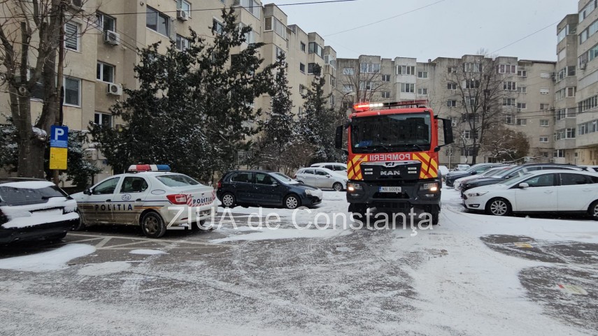 stiri constanta foto video un barbat decedat a fost gasit pe acoperisul scarii unui bloc 926239