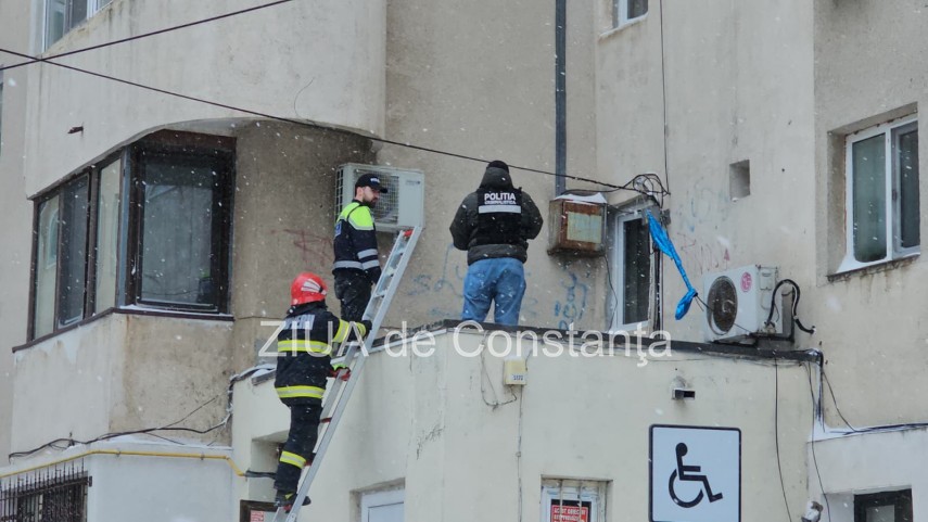 stiri constanta foto video un barbat decedat a fost gasit pe acoperisul scarii unui bloc 926239
