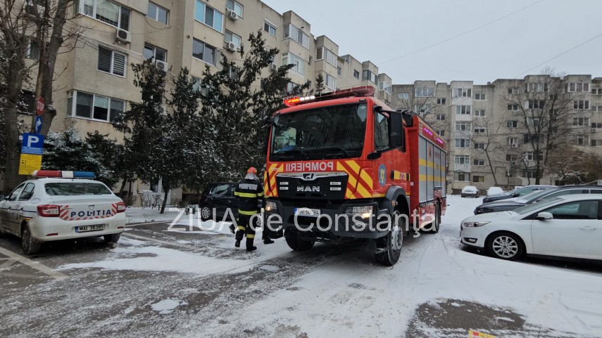 stiri constanta foto video un barbat decedat a fost gasit pe acoperisul scarii unui bloc 926239