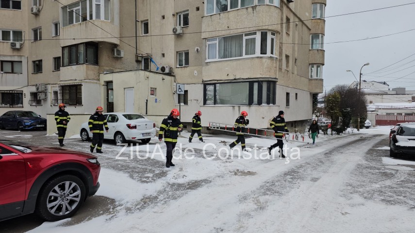 stiri constanta foto video un barbat decedat a fost gasit pe acoperisul scarii unui bloc 926239