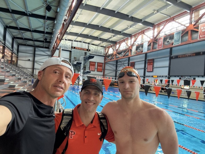 În dreapta, Patrick Dinu, iar în stânga este antrenorul Răzvan Florea. Sursa foto: Facebook (Răzvan Florea)