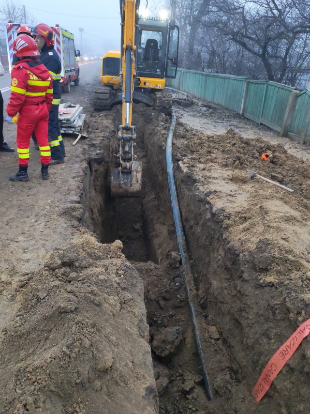 suceava interventie de urgenta in zvoristea barbat prins sub un mal de pamant foto 927857 suceava interventie de urgenta in zvoristea barbat prins sub un mal de pamant foto 927857