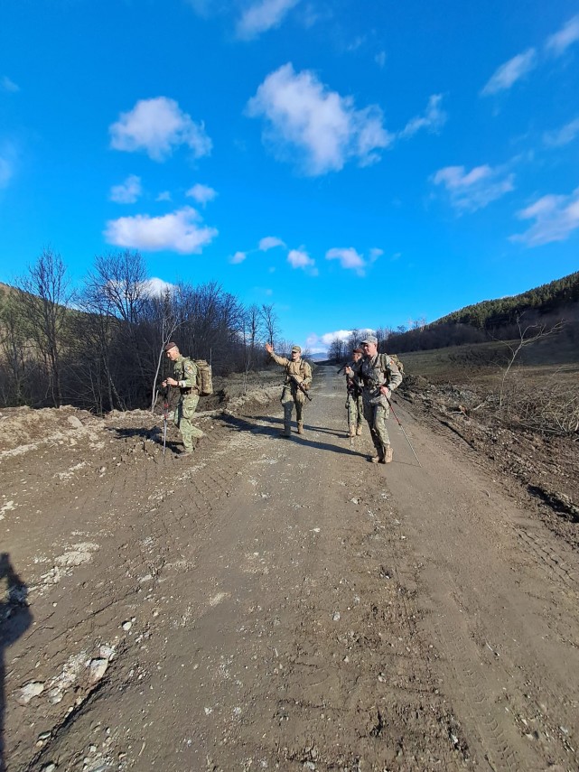foto militarii din dobrogea si republica moldova se antreneaza in muntii brasovului 928121 foto militarii din dobrogea si republica moldova se antreneaza in muntii brasovului 928121