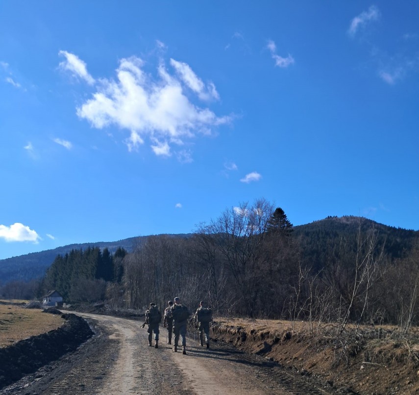 foto militarii din dobrogea si republica moldova se antreneaza in muntii brasovului 928121 foto militarii din dobrogea si republica moldova se antreneaza in muntii brasovului 928121