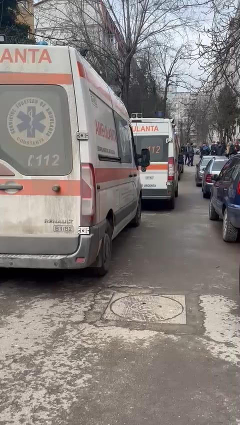 foto video alerta in constanta persoana cazuta de la etajul 7 resuscitata de urgenta 928788 foto video alerta in constanta persoana cazuta de la etajul 7 resuscitata de urgenta 928788