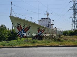A început dezafectarea celebrelor vaporașe de la intrare în Constanța 