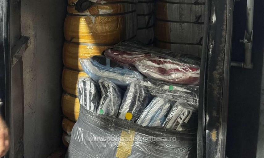 peste 5 500 de produse suspectate a fi contrafacute descoperite de politistii de frontiera in giurgiu peste 5 500 de produse suspectate a fi contrafacute descoperite de politistii de frontiera in giurgiu