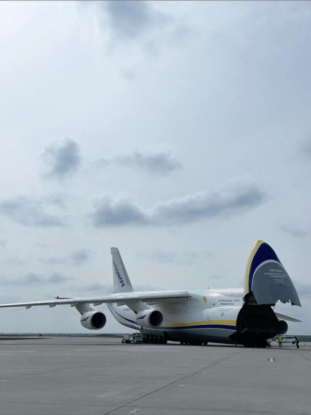 foto una dintre cele mai impresionante aeronave din lume a aterizat pe aeroportul international mihail foto una dintre cele mai impresionante aeronave din lume a aterizat pe aeroportul international mihail