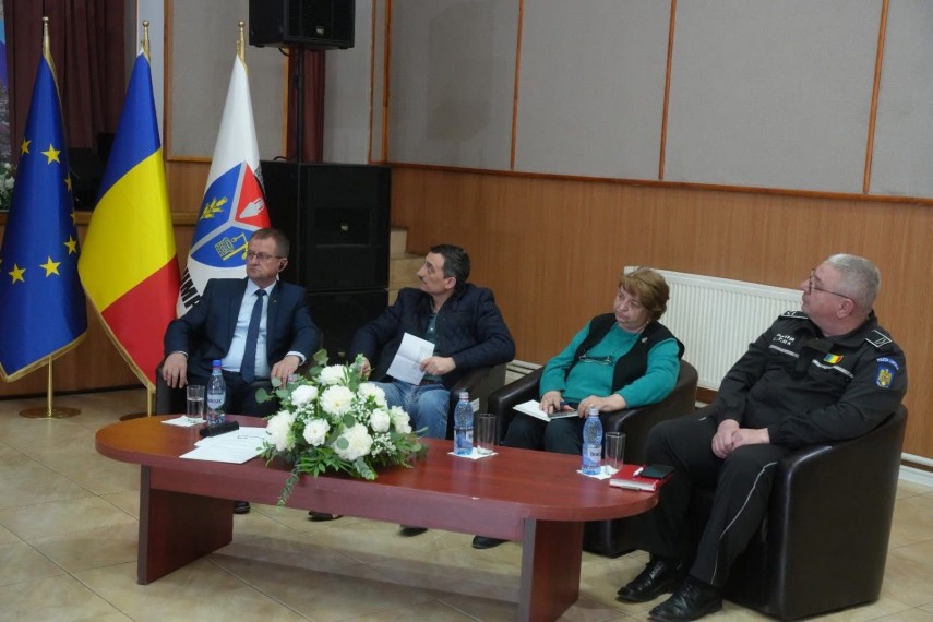 foto primarul comunei cumpana mariana gaju a prezentat raportul anual privind starea economica sociala foto primarul comunei cumpana mariana gaju a prezentat raportul anual privind starea economica sociala