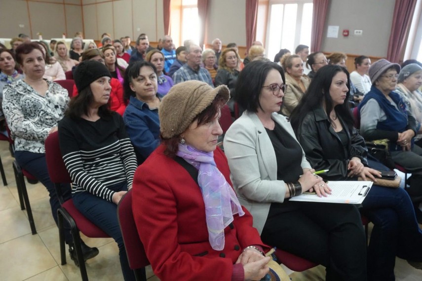 foto primarul comunei cumpana mariana gaju a prezentat raportul anual privind starea economica sociala foto primarul comunei cumpana mariana gaju a prezentat raportul anual privind starea economica sociala