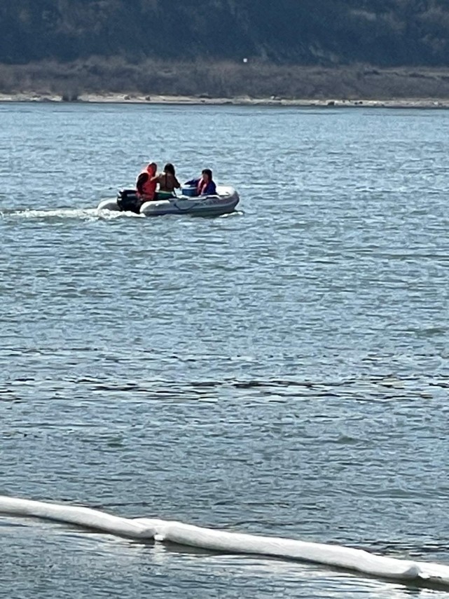 foto poluare accidentala pe dunare dupa ce o nava s ar fi scufundat apa oprita temporar la turnu magurele foto poluare accidentala pe dunare dupa ce o nava s ar fi scufundat apa oprita temporar la turnu magurele