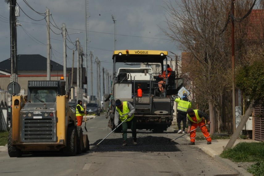 stiri constanta mai multe strazi din cumpana au intrat in reparatii odata cu imbunatatirea vremii foto stiri constanta mai multe strazi din cumpana au intrat in reparatii odata cu imbunatatirea vremii foto