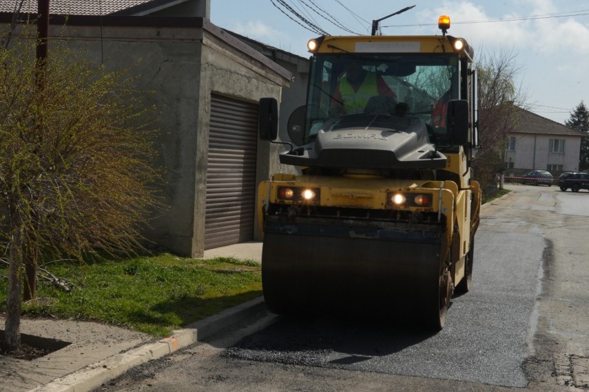 stiri constanta mai multe strazi din cumpana au intrat in reparatii odata cu imbunatatirea vremii foto stiri constanta mai multe strazi din cumpana au intrat in reparatii odata cu imbunatatirea vremii foto