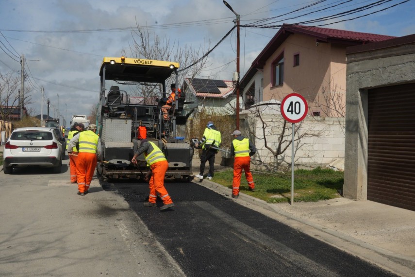 stiri constanta mai multe strazi din cumpana au intrat in reparatii odata cu imbunatatirea vremii foto stiri constanta mai multe strazi din cumpana au intrat in reparatii odata cu imbunatatirea vremii foto