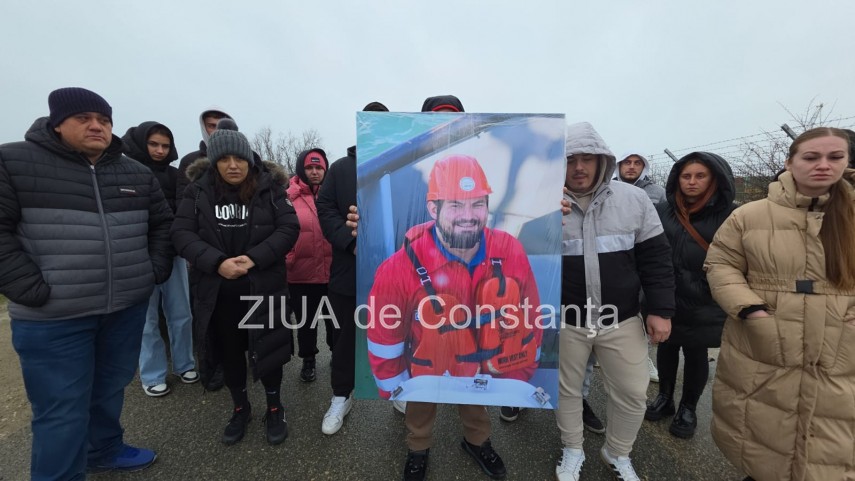 disperare la midia foto video rudele marinarilor disparuti in tragedia navala cer cu disperate reluarea disperare la midia foto video rudele marinarilor disparuti in tragedia navala cer cu disperate reluarea