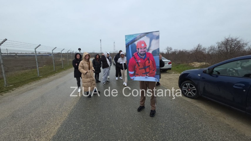 disperare la midia foto video rudele marinarilor disparuti in tragedia navala cer cu disperate reluarea disperare la midia foto video rudele marinarilor disparuti in tragedia navala cer cu disperate reluarea