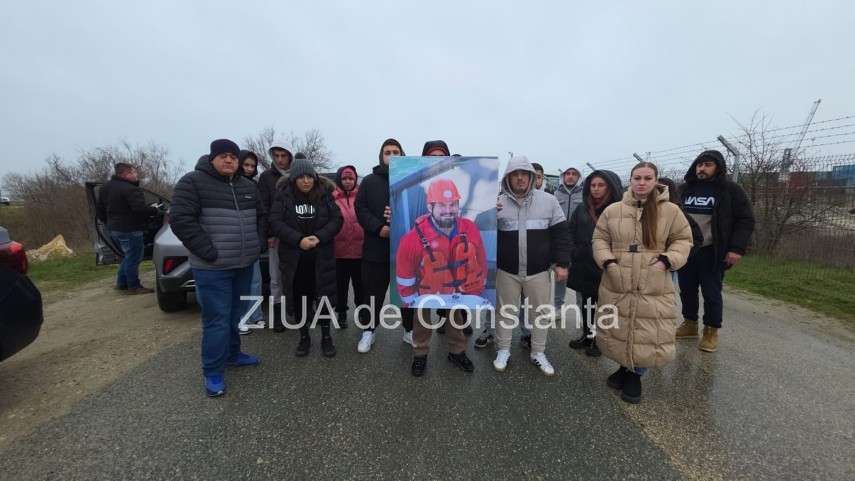 disperare la midia foto video rudele marinarilor disparuti in tragedia navala cer cu disperate reluarea disperare la midia foto video rudele marinarilor disparuti in tragedia navala cer cu disperate reluarea