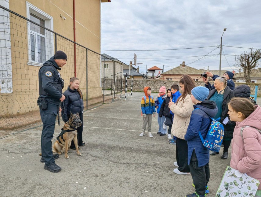 gjm constanta jandarmii constanteni activitate educativa dedicata elevilor din ciclul primar al liceului gjm constanta jandarmii constanteni activitate educativa dedicata elevilor din ciclul primar al liceului