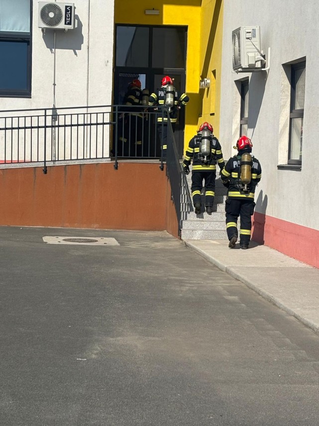 video sute de elevi implicati in exercitii de evacuare de ziua protectiei civile in judetul constanta video sute de elevi implicati in exercitii de evacuare de ziua protectiei civile in judetul constanta