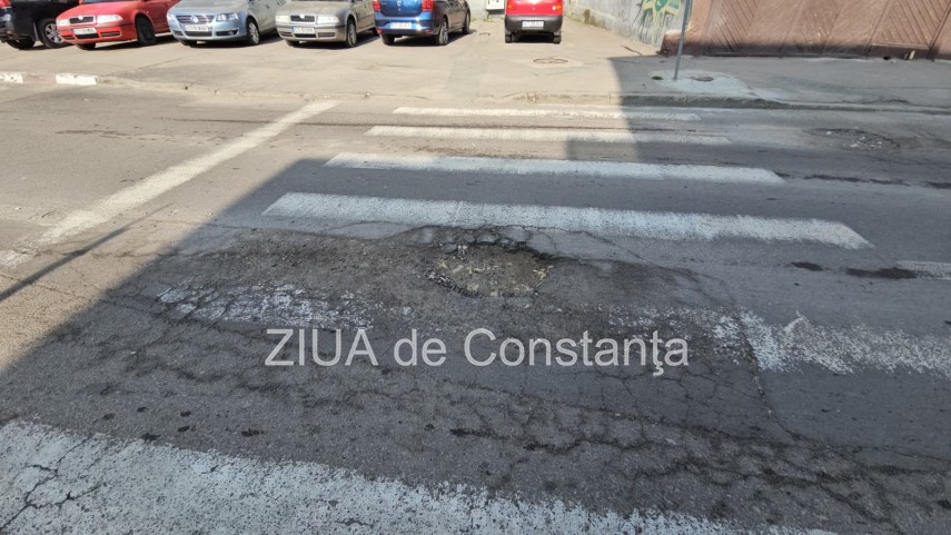 foto groapa periculoasa la trecerea de pietoni pe strada nicolae iorga aproape de intersectia cu bulevardul foto groapa periculoasa la trecerea de pietoni pe strada nicolae iorga aproape de intersectia cu bulevardul