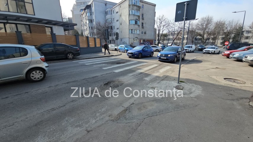 foto groapa periculoasa la trecerea de pietoni pe strada nicolae iorga aproape de intersectia cu bulevardul foto groapa periculoasa la trecerea de pietoni pe strada nicolae iorga aproape de intersectia cu bulevardul