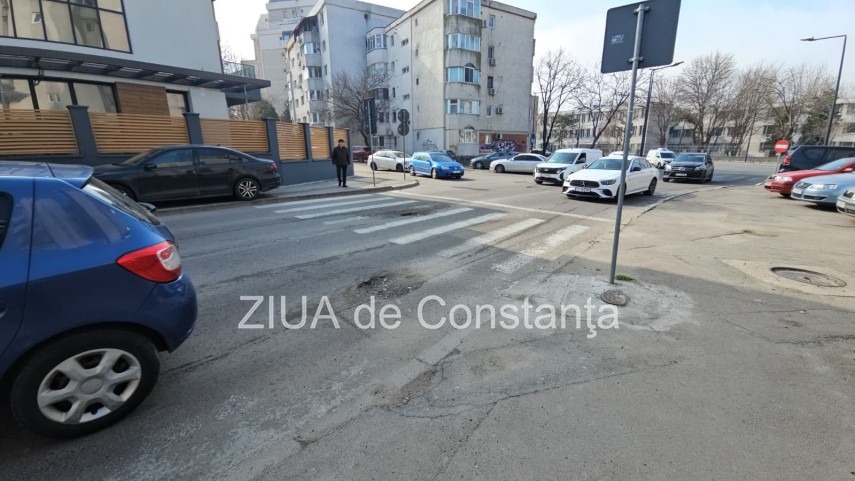 foto groapa periculoasa la trecerea de pietoni pe strada nicolae iorga aproape de intersectia cu bulevardul foto groapa periculoasa la trecerea de pietoni pe strada nicolae iorga aproape de intersectia cu bulevardul