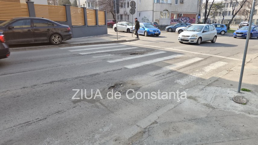 foto groapa periculoasa la trecerea de pietoni pe strada nicolae iorga aproape de intersectia cu bulevardul foto groapa periculoasa la trecerea de pietoni pe strada nicolae iorga aproape de intersectia cu bulevardul