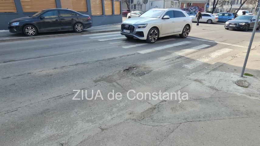foto groapa periculoasa la trecerea de pietoni pe strada nicolae iorga aproape de intersectia cu bulevardul foto groapa periculoasa la trecerea de pietoni pe strada nicolae iorga aproape de intersectia cu bulevardul
