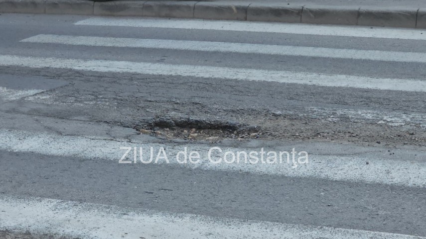 foto groapa periculoasa la trecerea de pietoni pe strada nicolae iorga aproape de intersectia cu bulevardul foto groapa periculoasa la trecerea de pietoni pe strada nicolae iorga aproape de intersectia cu bulevardul